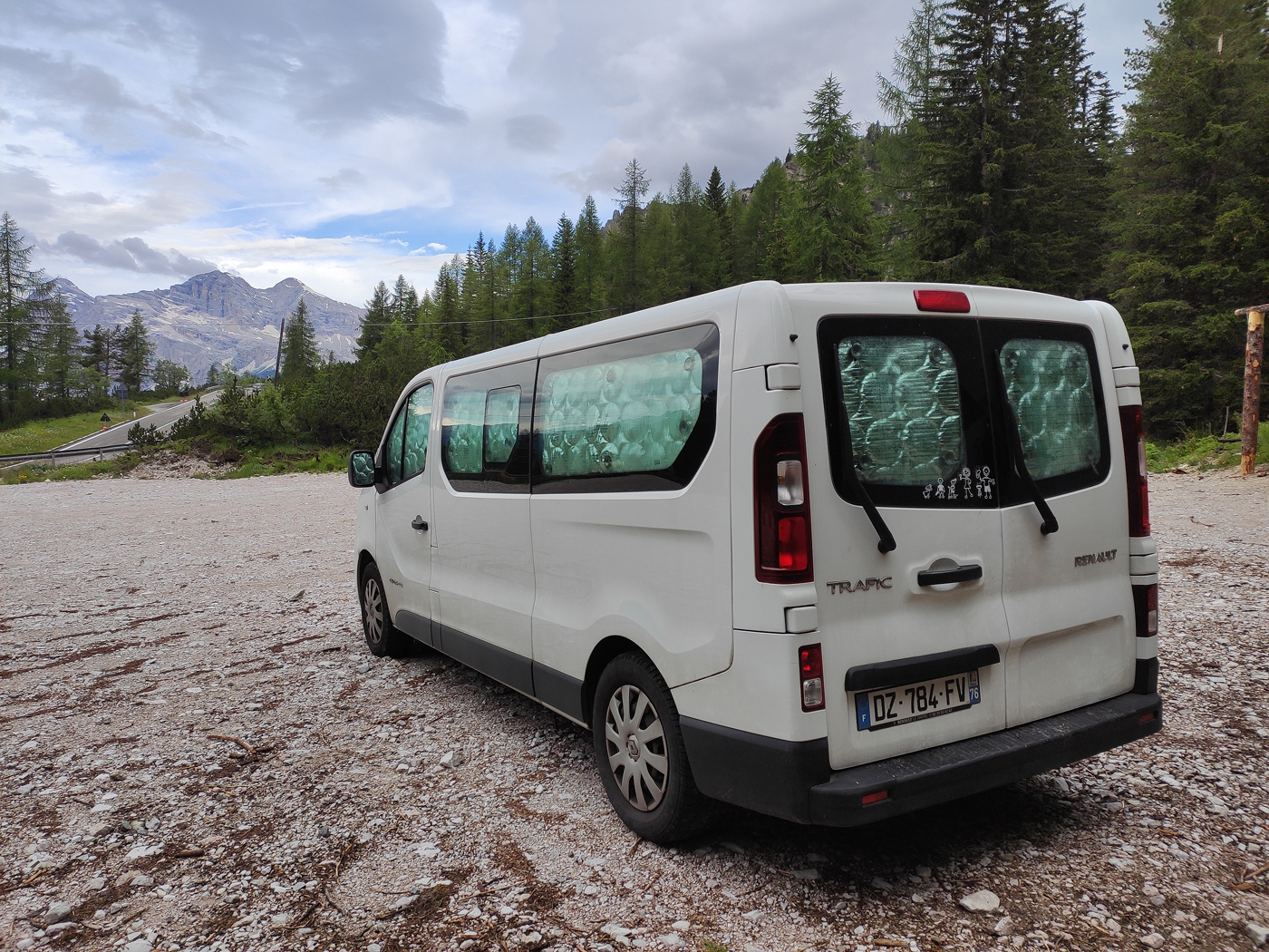 Rideaux isolants pour van Renault Trafic – Awaiting Outdoors